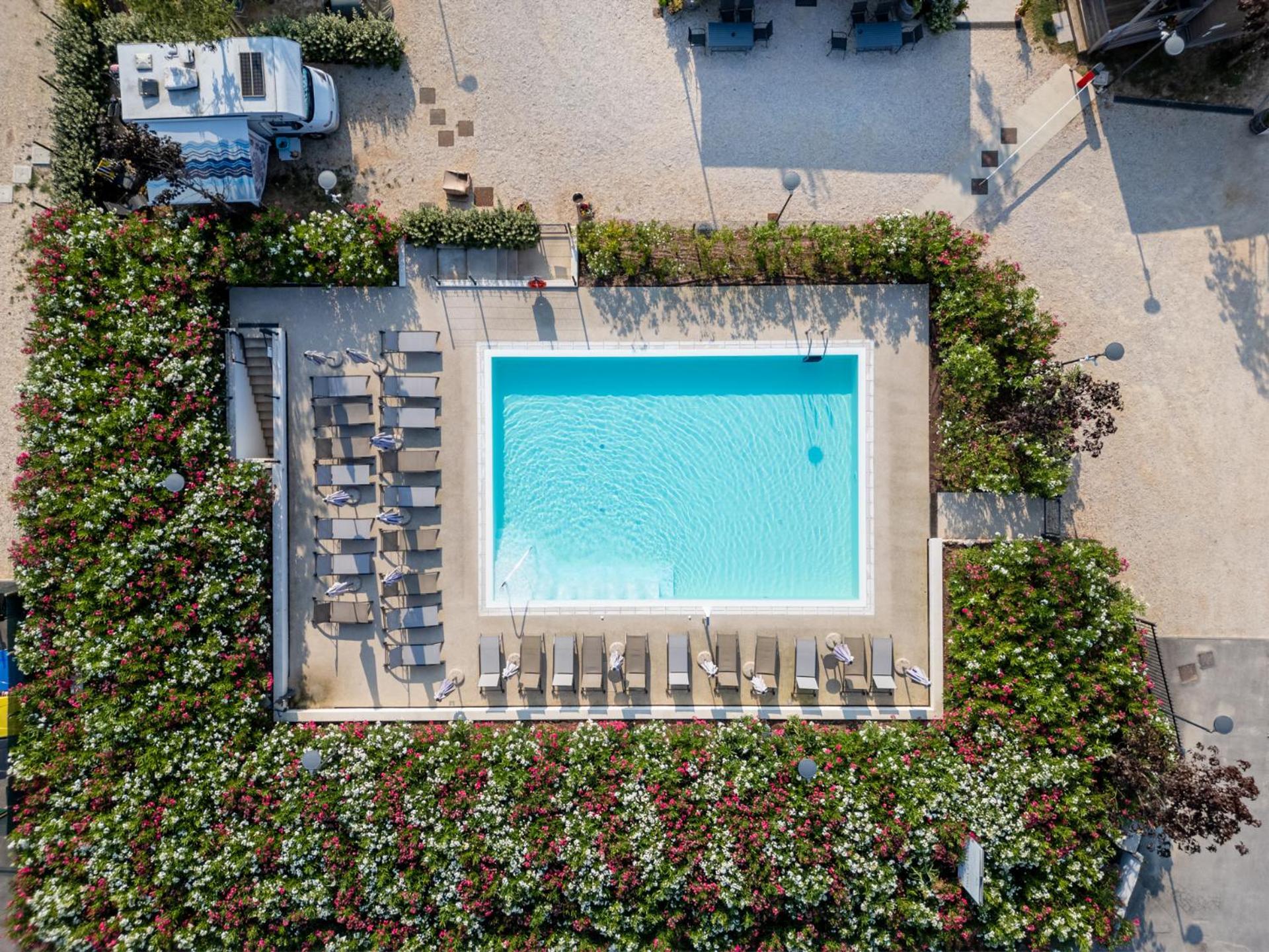 Отель I Campi Wine Relais Ronchi  Экстерьер фото